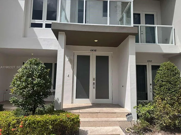 6458 NW 103rd Psge — Photo 10