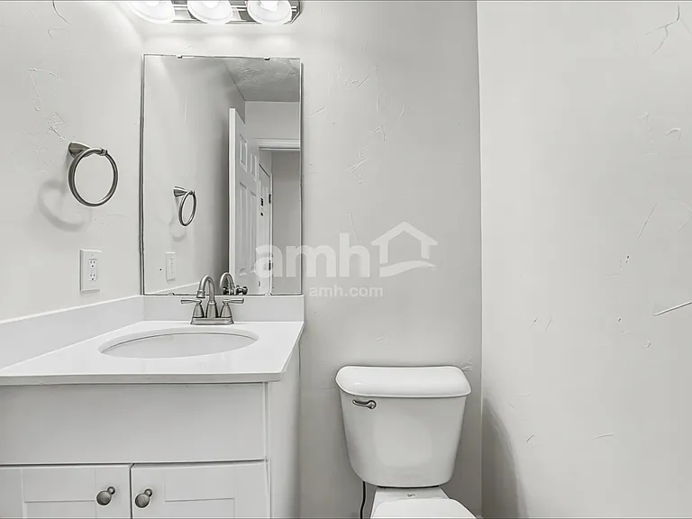 2044 Woodmere Dr — Photo 9