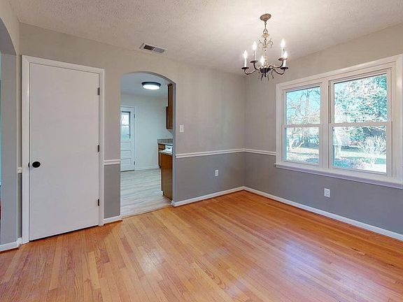 5th image of 5070 Laura Dr
