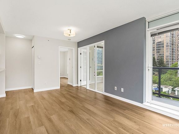 4th image of 939 Expo Blvd #808