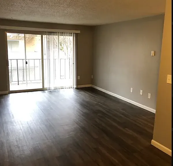 Emerald Place Apartments — Photo 1
