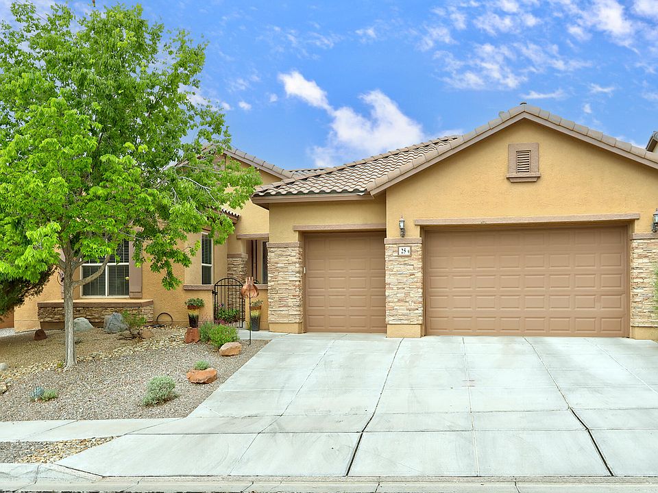 1st image of 25 Los Balcones Pl NE