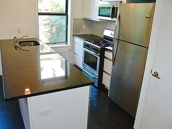 3rd image of 334 Dean St APT 3A