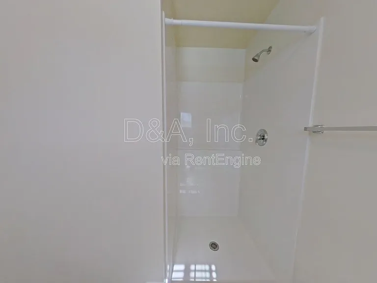 620 NW Kings Blvd #200-4 — Photo 7