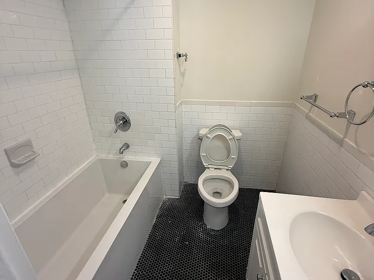72 W 22nd St #1 — Photo 7
