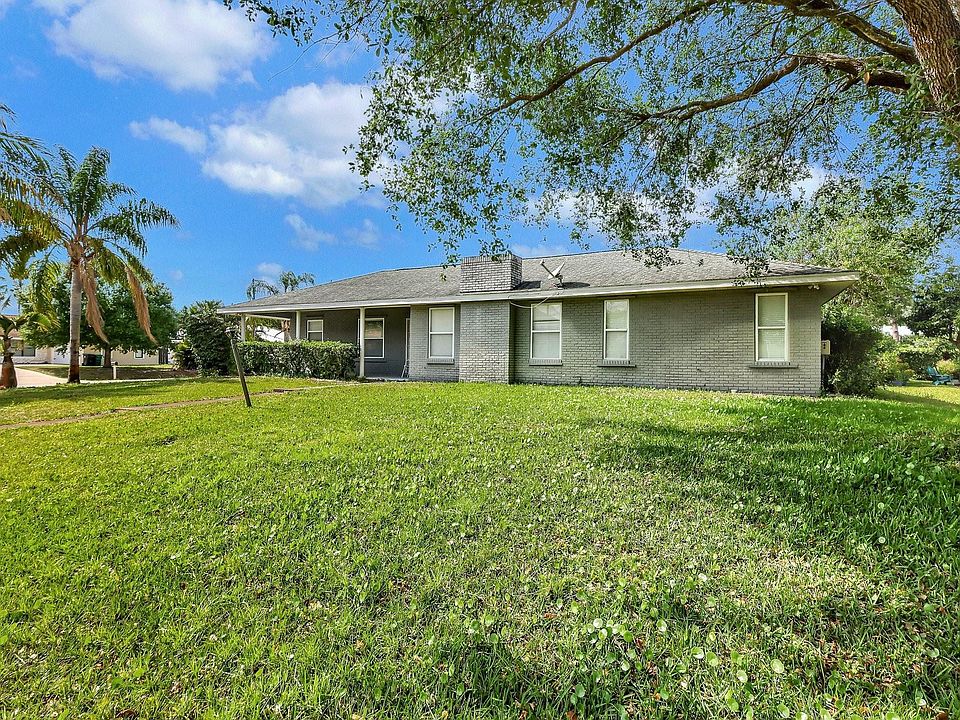 1st image of 301 SE Crosspoint Drive
