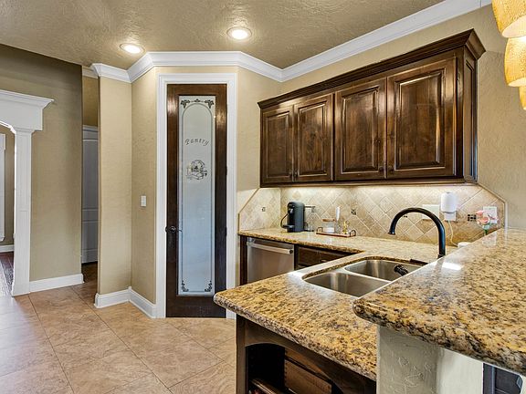 5th image of 220 Highland Blvd
