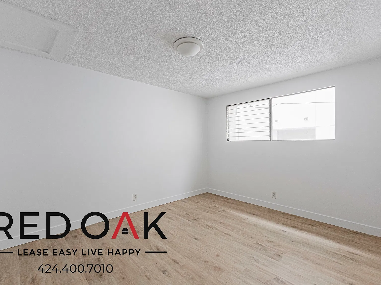Light-filled 1-Bed with Air Conditioning and On-Site Laundry in the Heart of Hollywood! — Photo 2