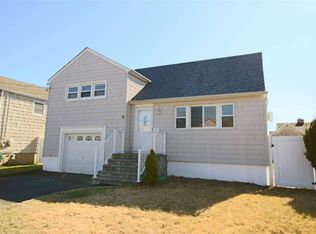 73 Norton St, Freeport, NY 11520