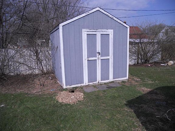 2nd image of 839 Bowman Ave