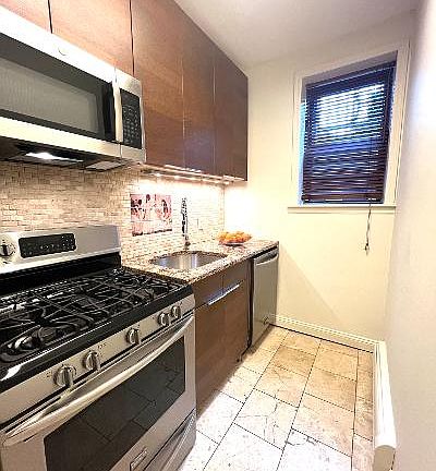 3rd image of 963 Boulevard E #E