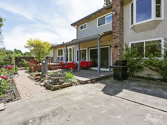 3rd image of 902 Cottonwood Dr