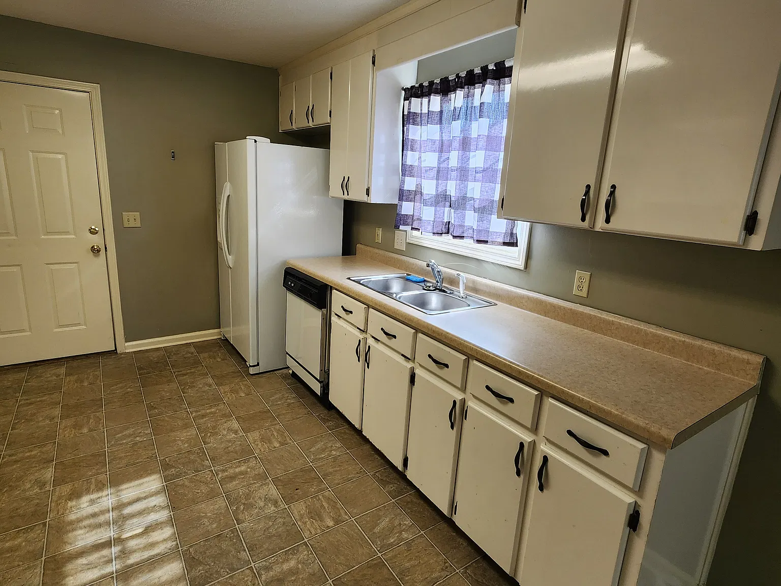 3 bed, 1689 sqft, $1,650 — Photo 3