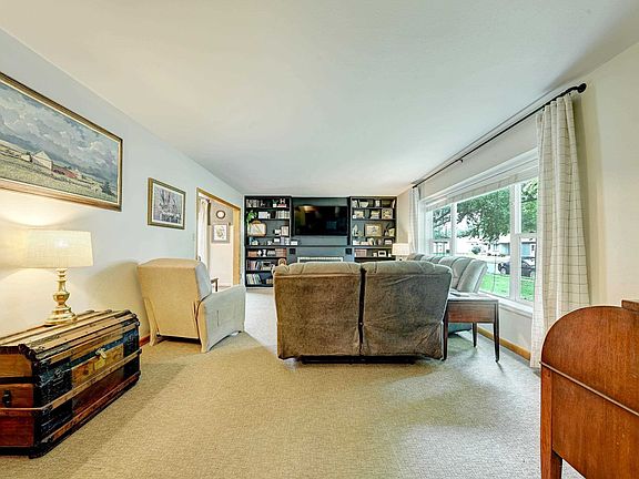 5th image of 1539 Maplecrest Dr