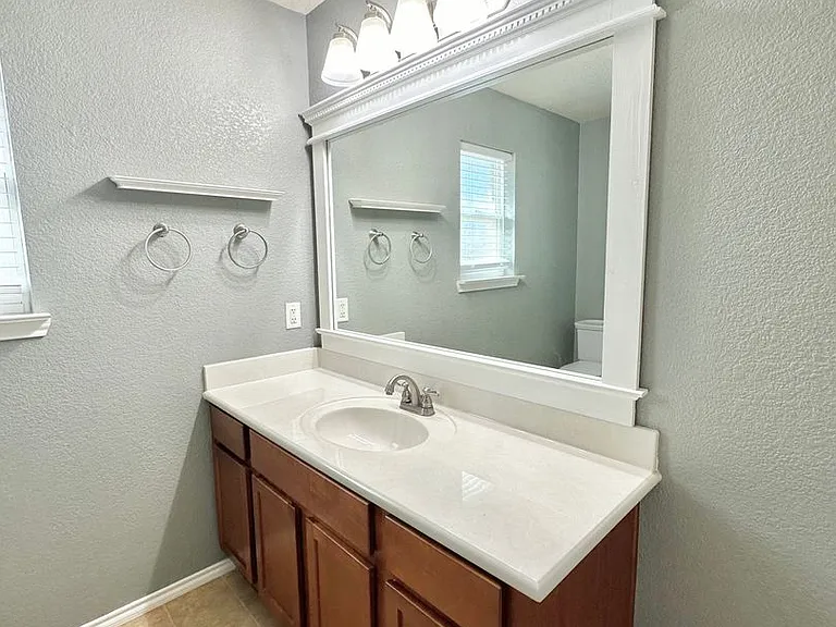 2315 Windy Cir — Photo 10