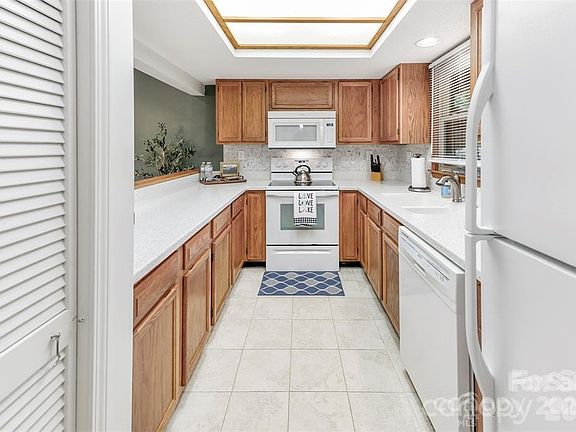 5th image of 385 Whitney Blvd Unit 2