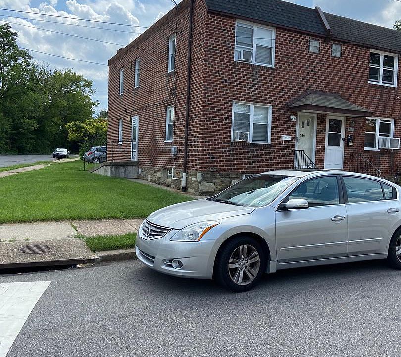 2nd image of 946 Oakmont St