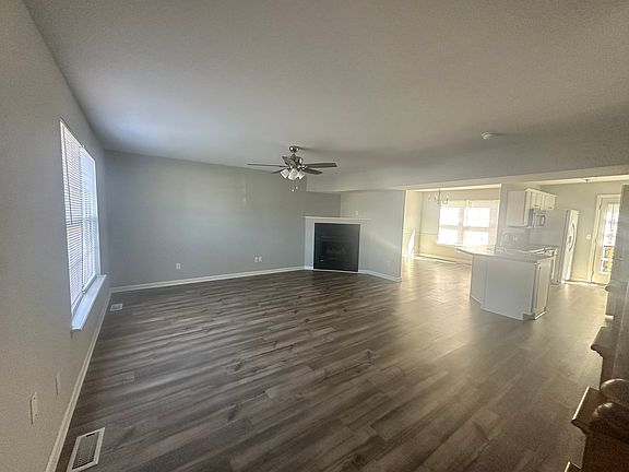 2nd image of 624 Sherard Cir #624