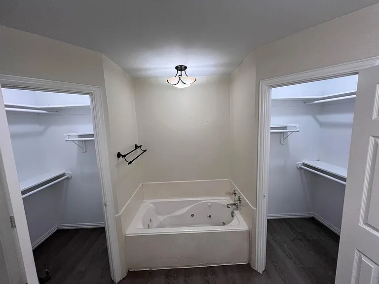1116 Oak Grove Ln — Photo 13