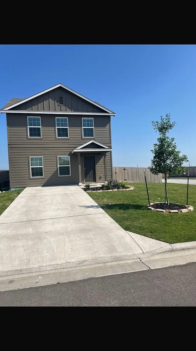 4 bed, 1879 sqft, $1,795 — Photo 1