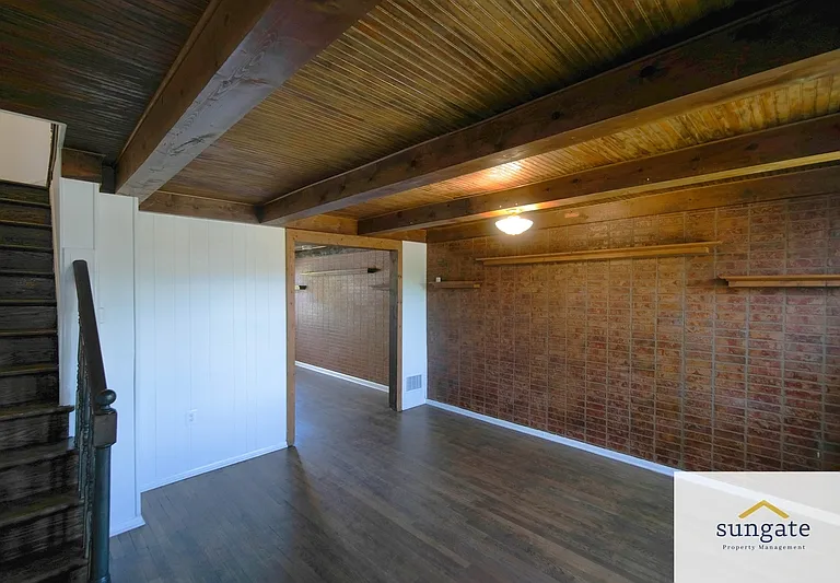 217 W Edgevale Rd — Photo 2