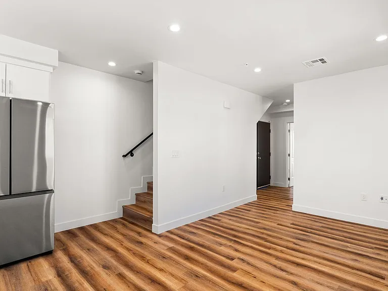 3909 W Mont Clair St — Photo 6