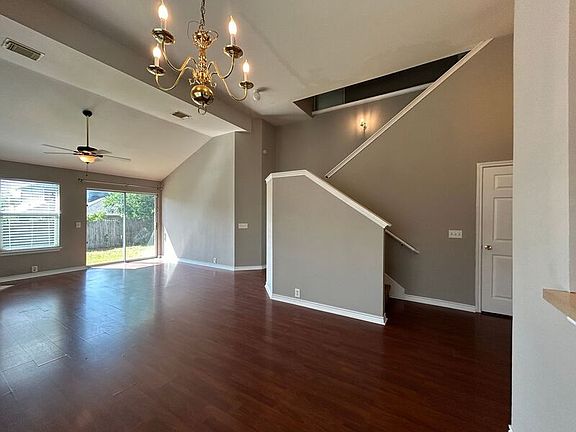 5th image of 15017 Lantern Dr