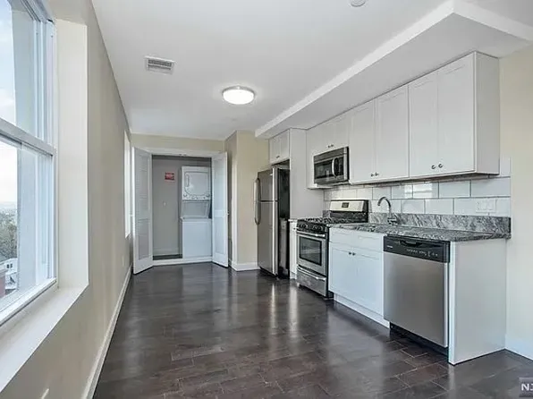 544 40th Street image 3 of 10