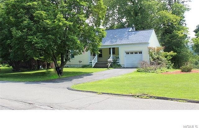 1st image of 19 Ethan Allen Dr