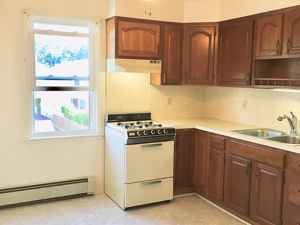 Eat-in kitchen