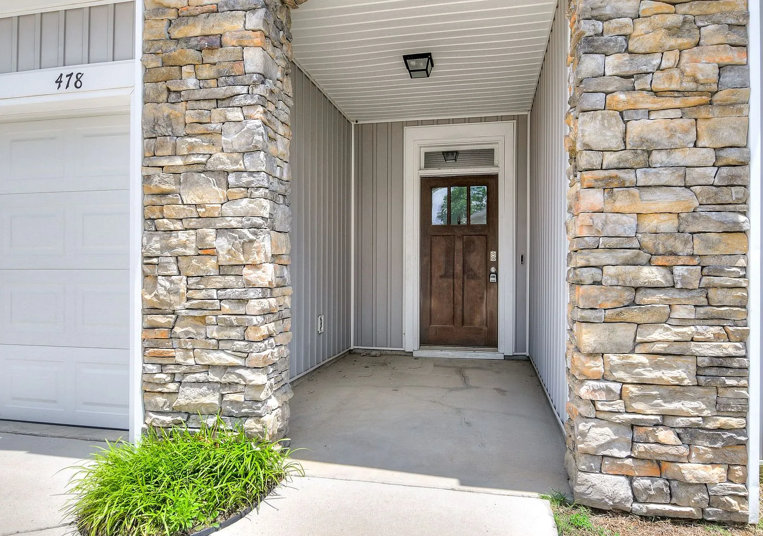 3 Bedroom 2 Bath in Canterbury Farms — Photo 4