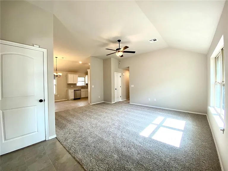 929 Tarry Town Dr — Photo 6