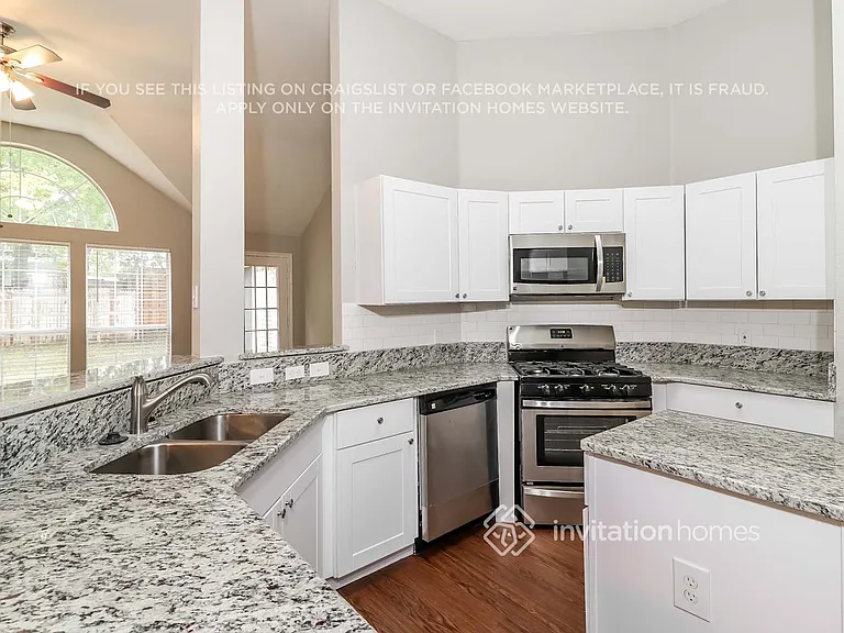 1617 Churchill Ln — Photo 5