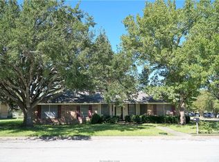 1575 Schumacher St, Navasota, TX 77868