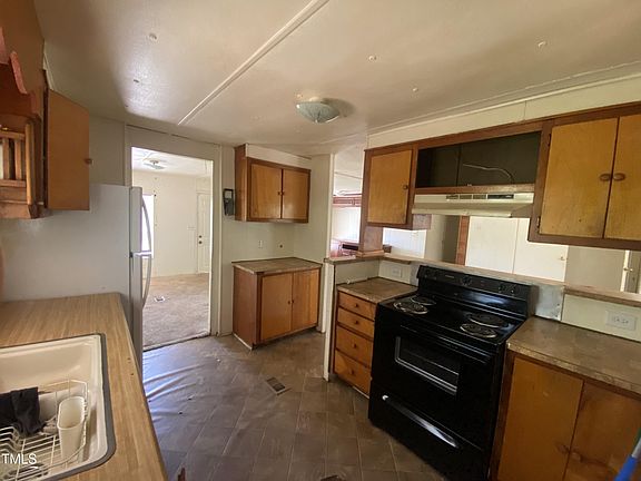 5th image of 210 Hickory Ave