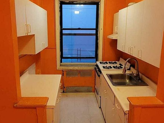 2nd image of 240 E 18th St #3B