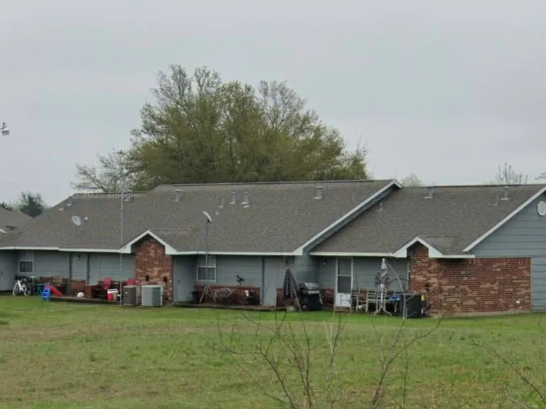 501 Lake Dr — Photo 5