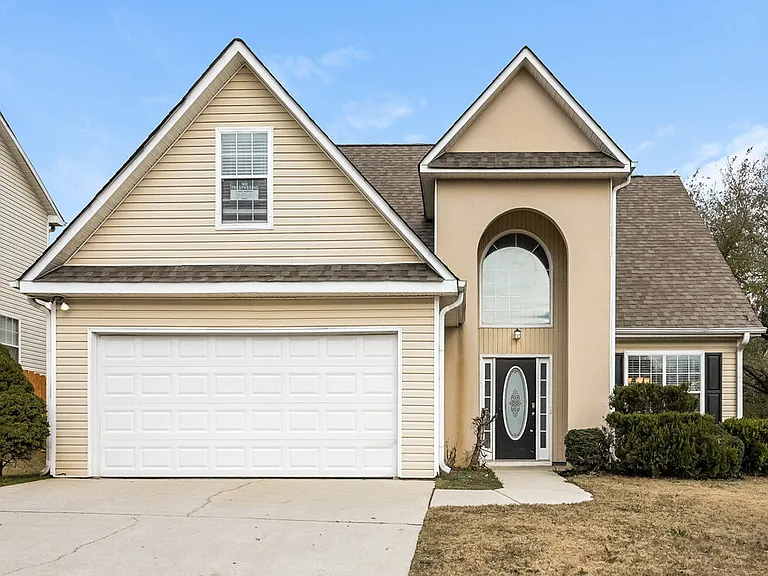 812 Lorraine Ln — Photo 1