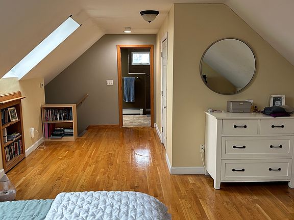Master bathroom with on-suite bathroom and walk in closet