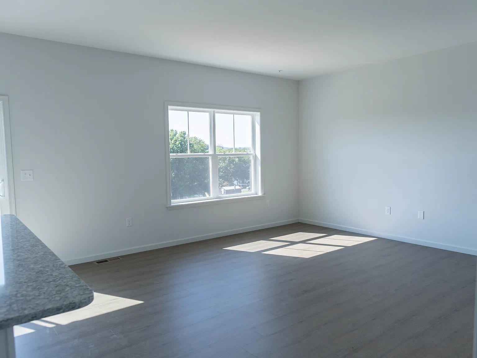 3 bed, 2.5 bath, 1743 sqft, $2,195 — Photo 2