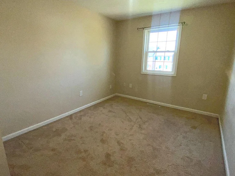 204 Brecknock Ter — Photo 11