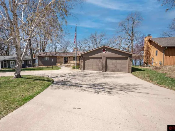 298 E Amber Lake Dr, Fairmont, MN 56031