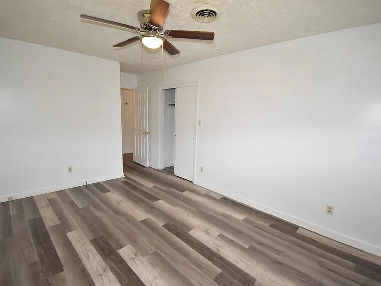 947 Charlotte St — Photo 11