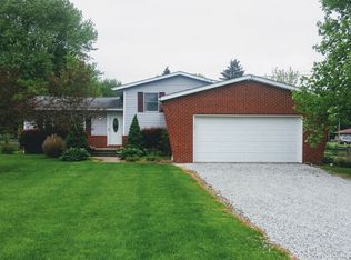 6250 Renninger Rd, Akron, OH 44319