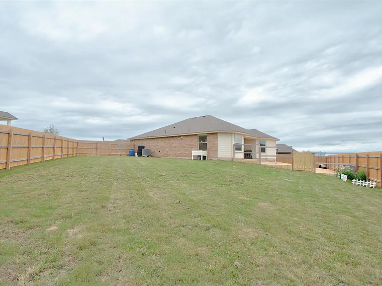 1317 Cesarina St — Photo 38