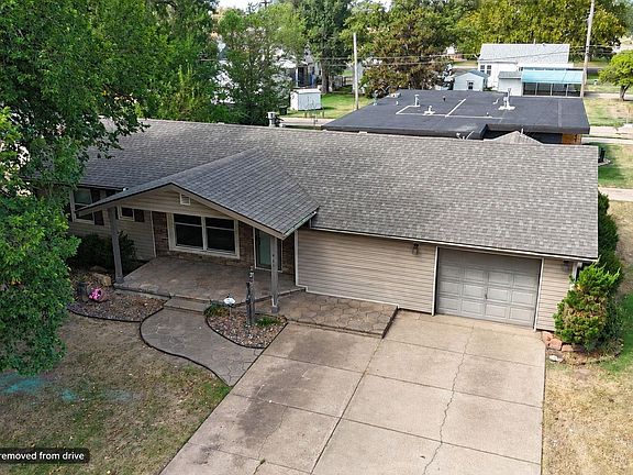 2nd image of 921 Lawrence St
