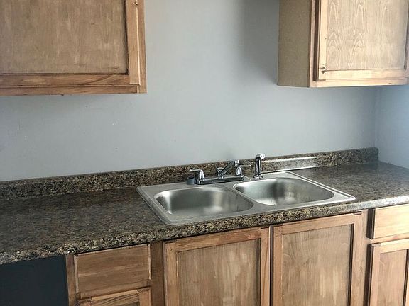 3rd image of 1931 Auburn Ave APT 2
