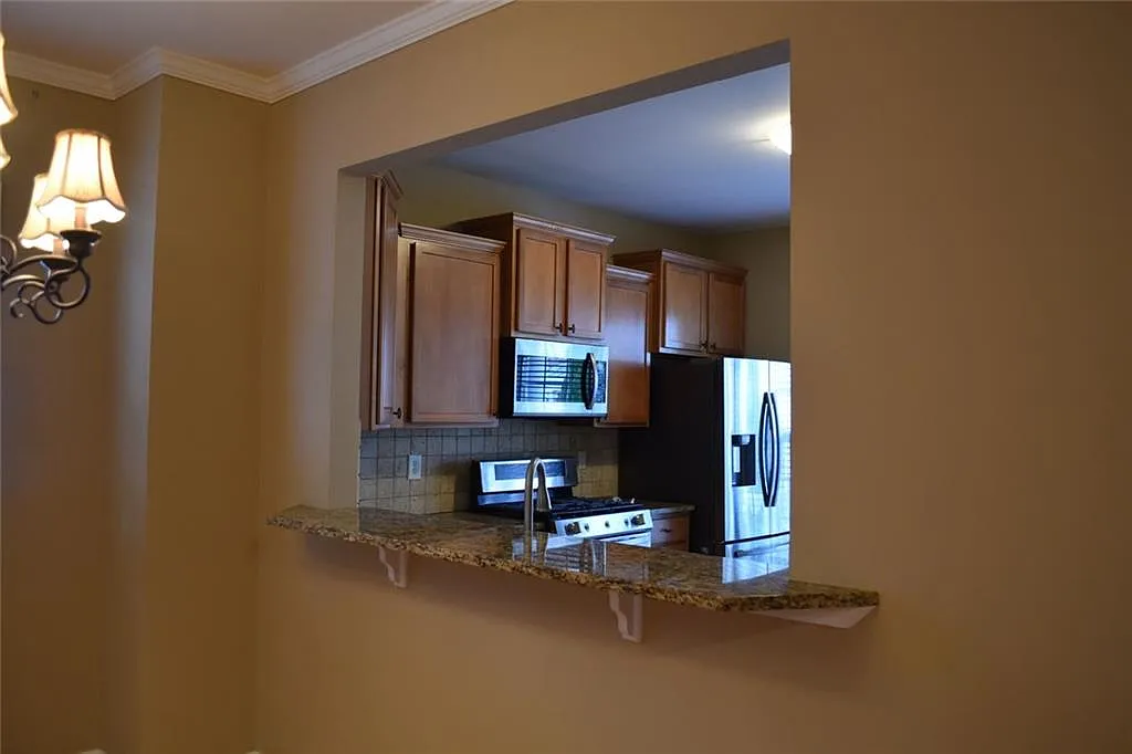 3 bed, 3.5 bath, 2394 sqft, $2,600 — Photo 4