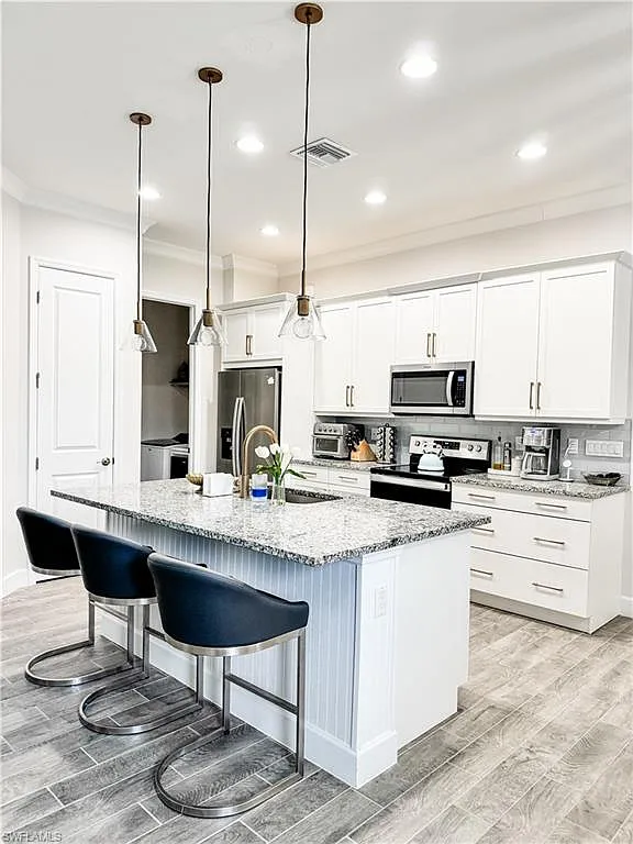 2 bed, 2.0 bath, 1411 sqft, $10,000 — Photo 4