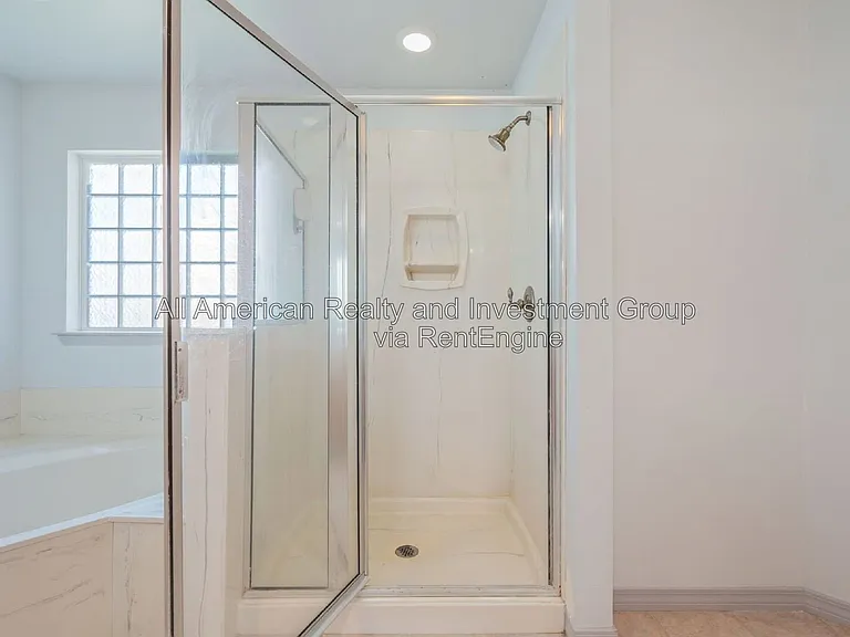 1940 Kadima Cir — Photo 23